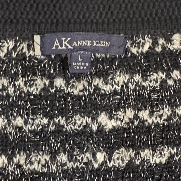⭐️ Anne Klein Black & White & silver metallic Striped cardigan- Size Large - Picture 2 of 9